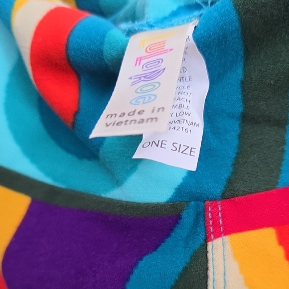 Multicolor Geometric Pattern Leggings - Picture 2 of 2